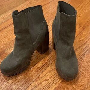 Primark Women's Heeled Boots in Hunter Green with Brown Heel.